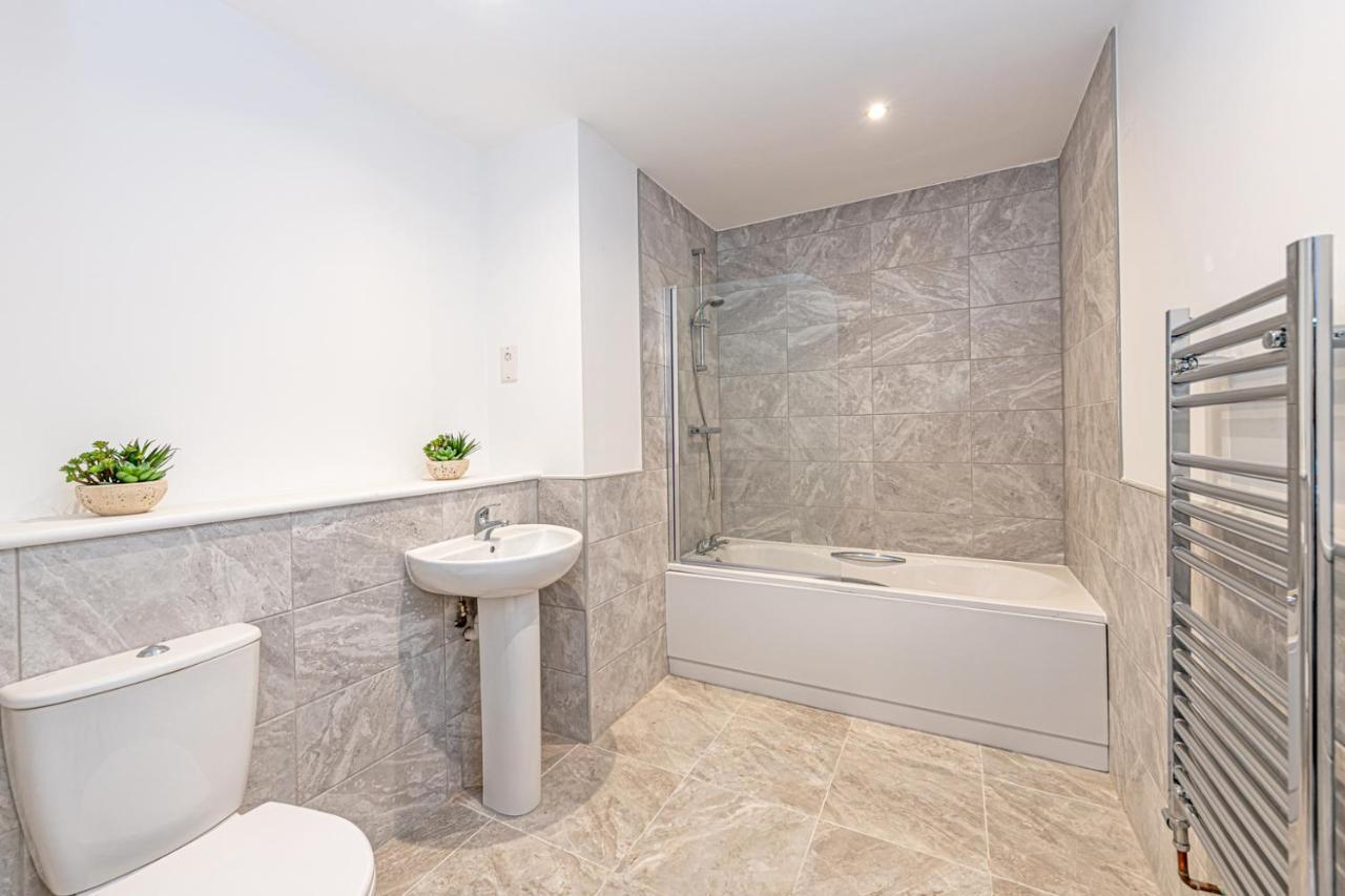 Gospel Heights Luxury Apartments With Parking Heswall Exteriér fotografie