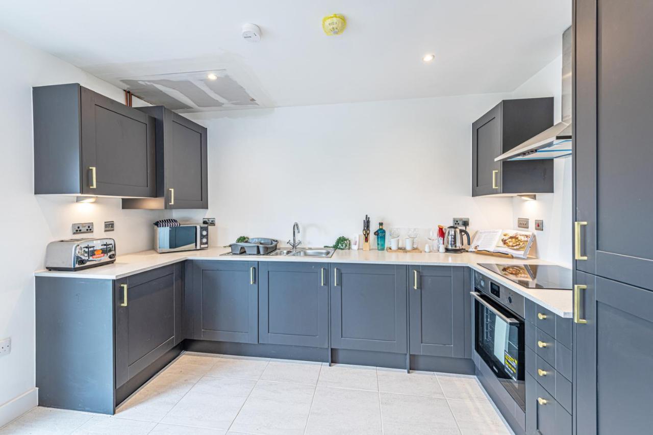 Gospel Heights Luxury Apartments With Parking Heswall Exteriér fotografie